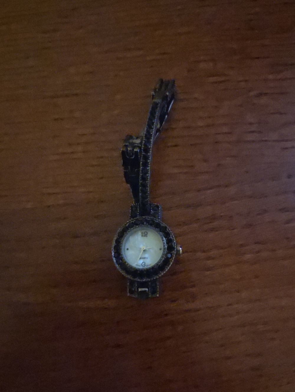 Vintage-style Black and Gold Bracelet Watch